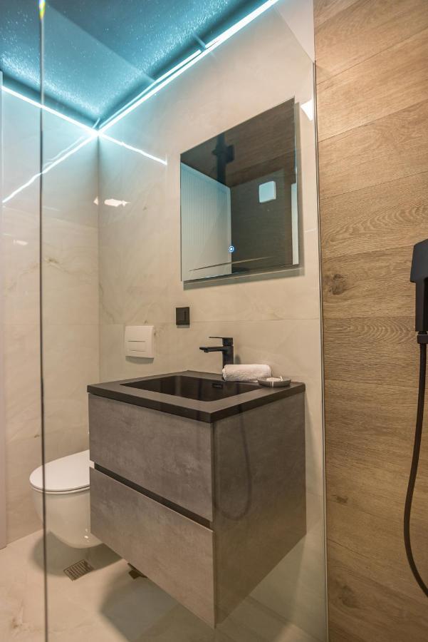 Plaza Apartment *