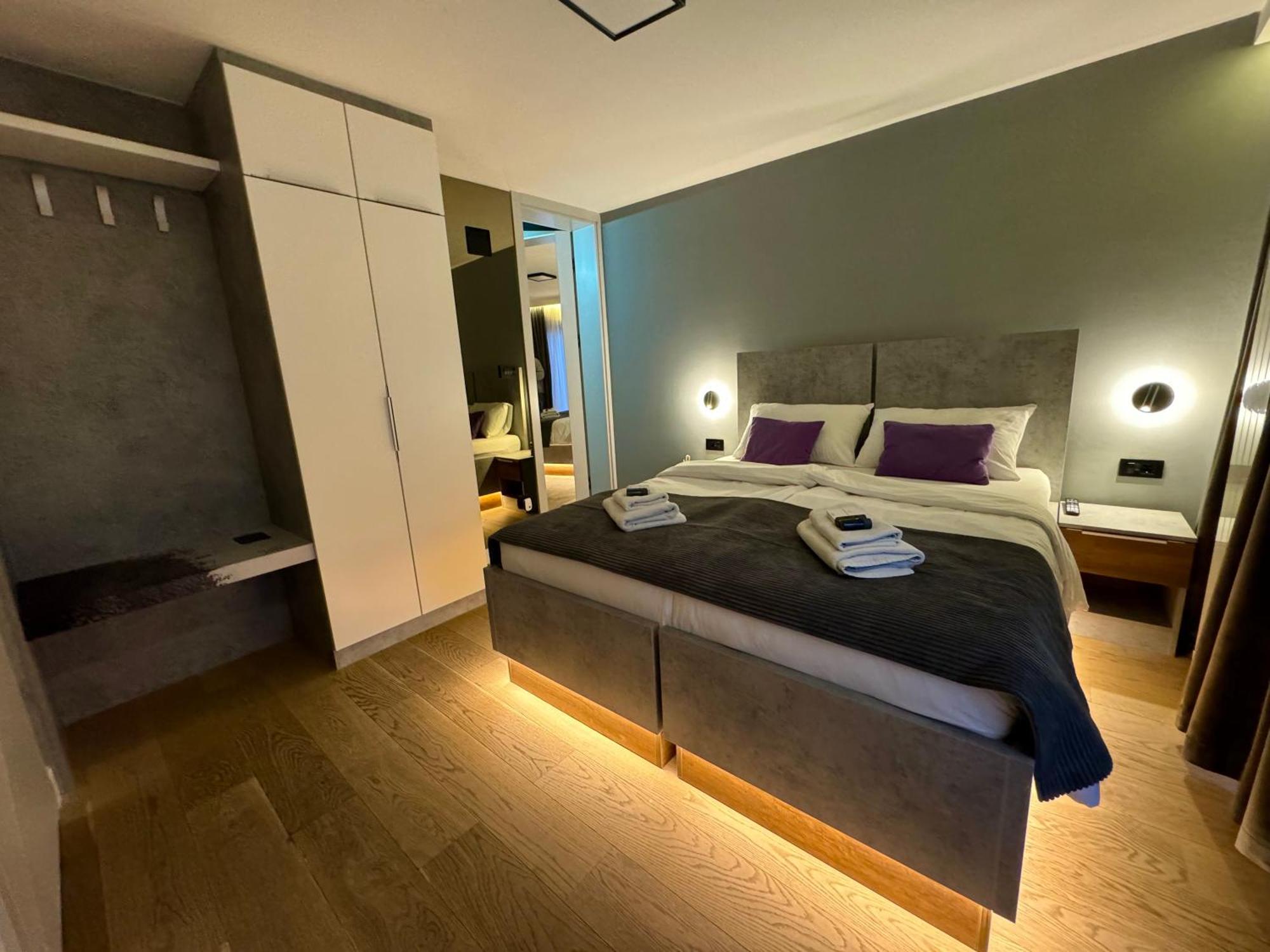 Plaza Apartment